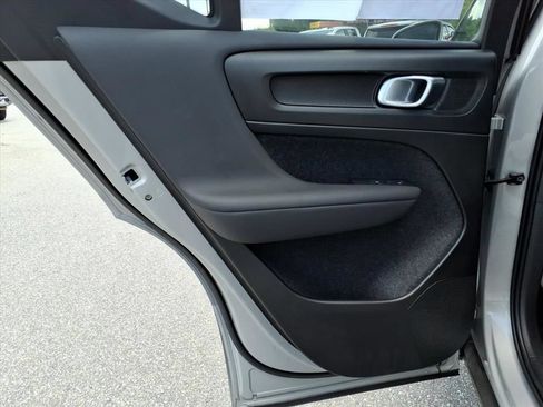 Used 2023 Volvo XC40 B5 Plus AWD/4WD image 24