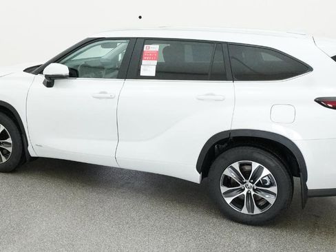 New 2026 Toyota Highlander XLE image 6