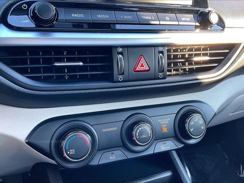 Used 2022 Kia Forte LXS w/ LXS Technology Package image 32