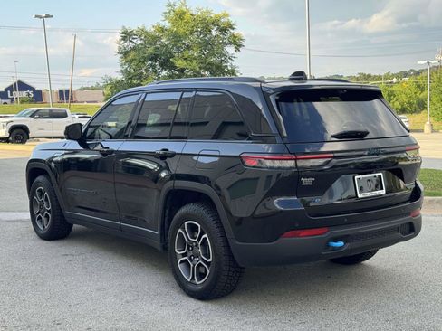 Used 2022 Jeep Grand Cherokee Trailhawk w/ Advanced Protech Group II AWD/4WD image 4
