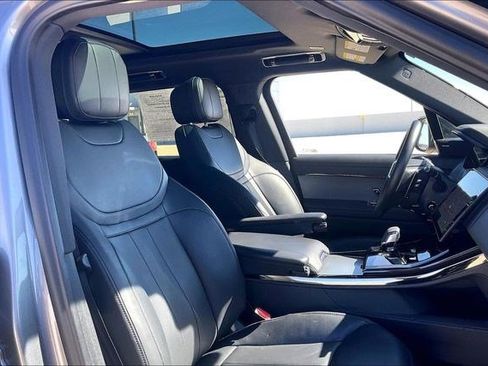 Used 2025 Land Rover Range Rover Sport SE image 7