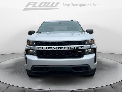 Used 2020 Chevrolet Silverado 1500 Custom w/ Custom Value Package image 3