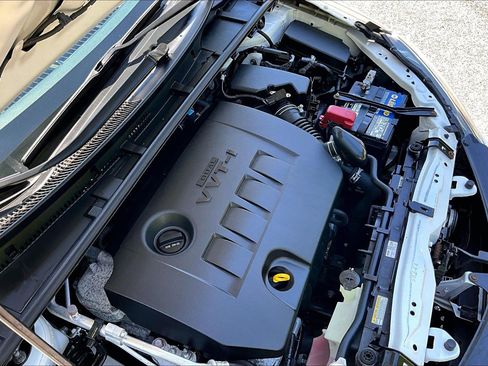 Used 2018 Toyota Corolla XLE FWD image 31