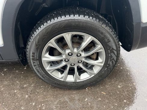 Used 2020 Jeep Cherokee Latitude Lux w/ Comfort/Convenience Group image 9