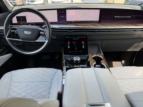 Used 2025 Cadillac Escalade Sport Platinum w/ LPO, Floor Liner Package AWD/4WD image 30