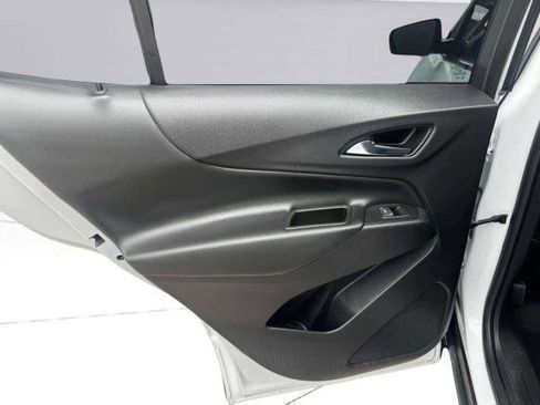 Used 2022 Chevrolet Equinox LT FWD image 38
