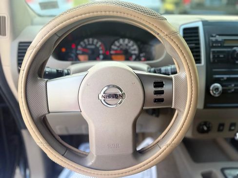 Used 2010 Nissan Frontier SE w/ SE Value Truck Pkg AWD/4WD image 17