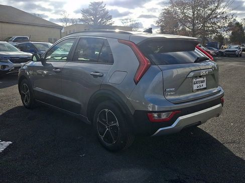 Certified 2023 Kia Niro EX image 4