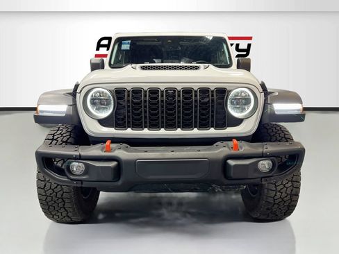 Used 2024 Jeep Gladiator Mojave w/ Technology Group AWD/4WD image 2