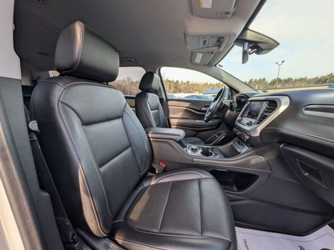 Used 2022 GMC Acadia SLT w/ LPO, Floor Liner Package image 48