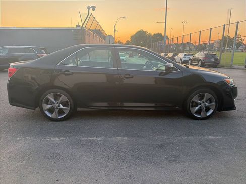 Used 2012 Toyota Camry SE w/ Leather Pkg FWD image 7