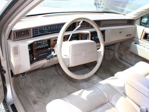 Used 1990 Cadillac De Ville Sedan image 13