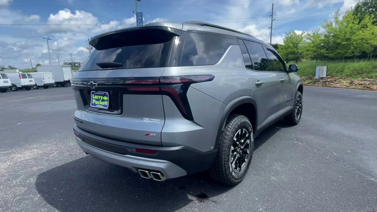 Used 2024 Chevrolet Traverse Z71 w/ Enhanced Driving Package AWD/4WD image 8