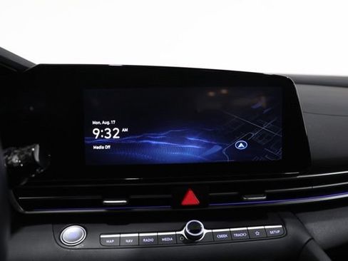 Used 2025 Hyundai Elantra Limited FWD image 22