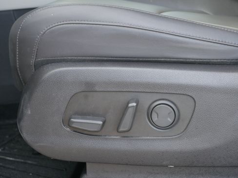 Used 2024 Kia Carnival EX FWD image 15