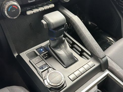 Certified 2024 Toyota Tacoma SR5 AWD/4WD image 31