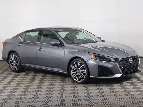 Used 2023 Nissan Altima 2.5 SL FWD image 2