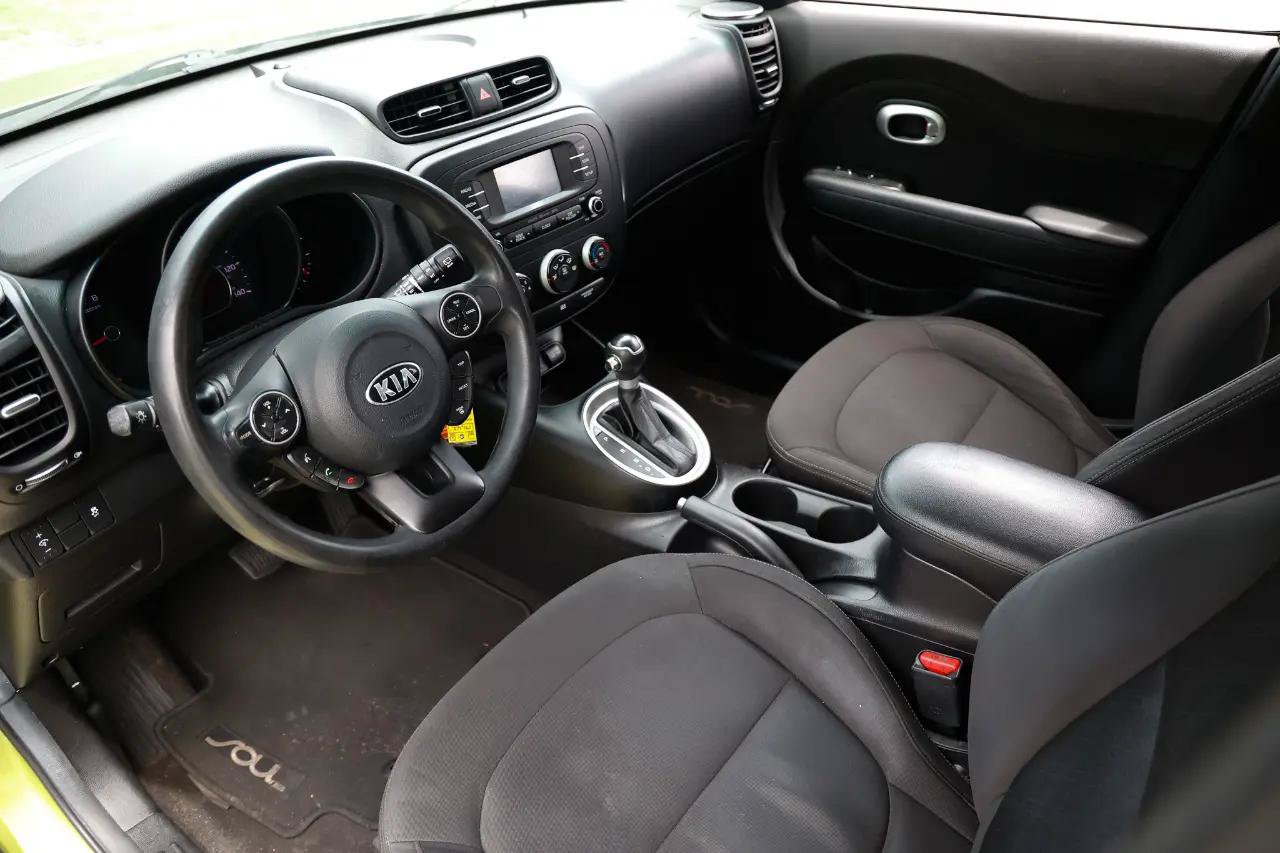 Used 2016 Kia Soul w/ Convenience Package FWD image 4
