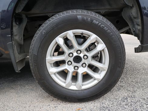 Used 2024 Chevrolet Silverado 1500 LT RWD image 11