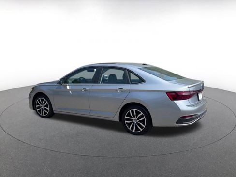 Used 2025 Volkswagen Jetta SE image 9