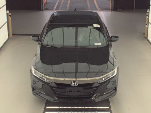 Used 2018 Honda Accord Sport image 2