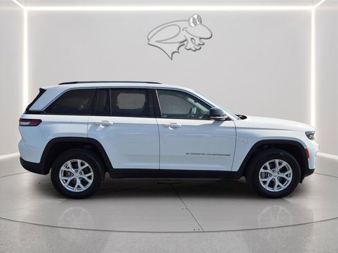 Used 2023 Jeep Grand Cherokee Limited AWD/4WD image 8