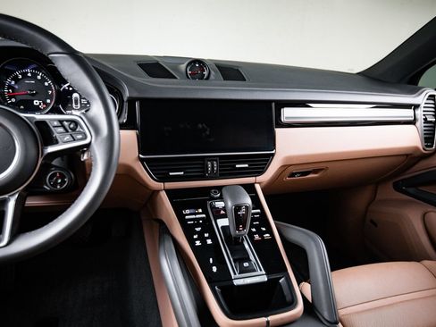 Certified 2023 Porsche Cayenne Platinum Edition AWD/4WD image 18