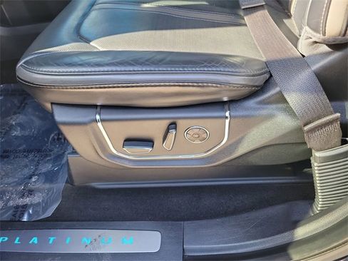 Used 2017 Ford F350 Platinum w/ Platinum Ultimate Package image 12