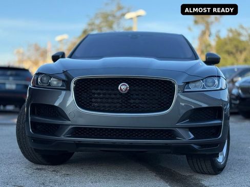 Used 2018 Jaguar F-PACE Premium image 11