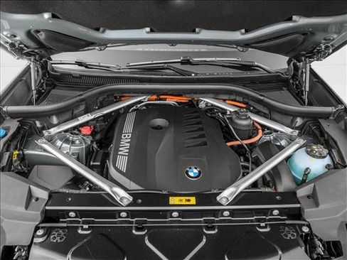 Used 2026 BMW X5 xDrive50e image 8