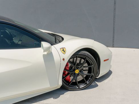 Used 2018 Ferrari 488 GTB RWD image 42