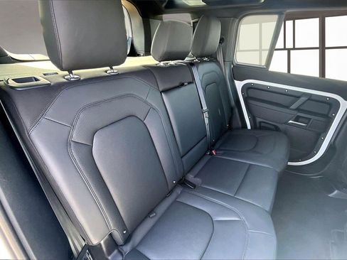 Used 2025 Land Rover Defender 110 S image 28