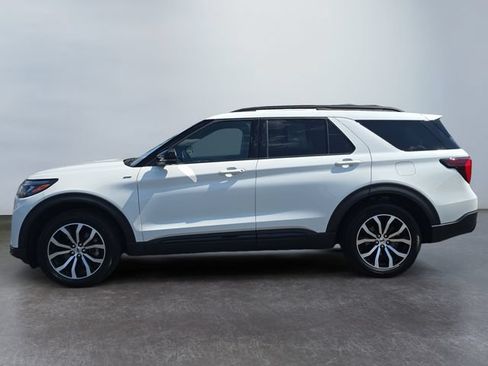 Used 2025 Ford Explorer ST-Line AWD/4WD image 2