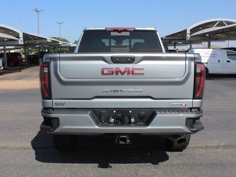 Used 2025 GMC Sierra 2500 AT4 w/ AT4 Premium Plus Package AWD/4WD image 4