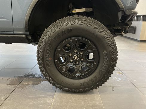 Used 2023 Ford Bronco Wildtrak image 12