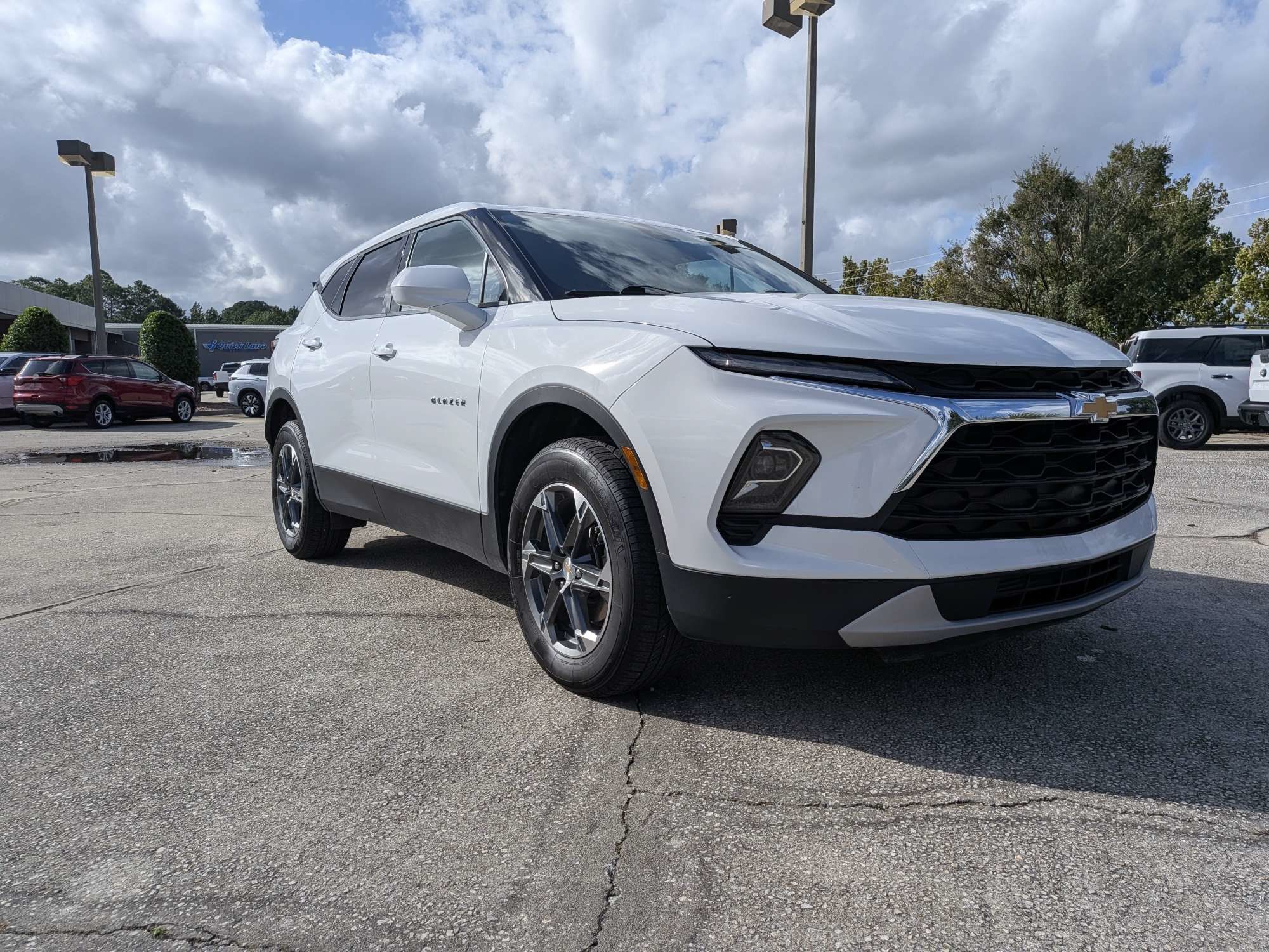 Used 2025 Chevrolet Blazer LT AWD/4WD image 2