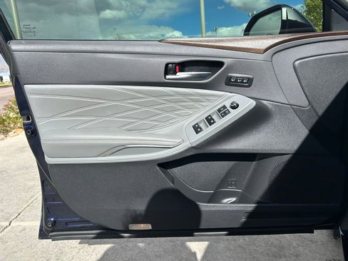 Used 2021 Toyota Avalon Limited w/ Advanced Safety Package image 10