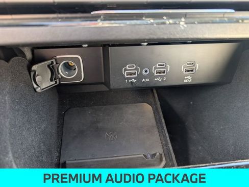 Used 2024 Jeep Wagoneer Series III w/ Premium Group I AWD/4WD image 32