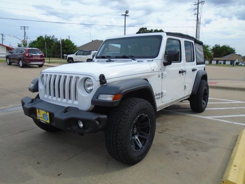 Used 2018 Jeep Wrangler Unlimited Sport S AWD/4WD image 3