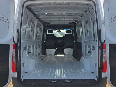 Used 2025 Mercedes-Benz Sprinter 2500 image 21