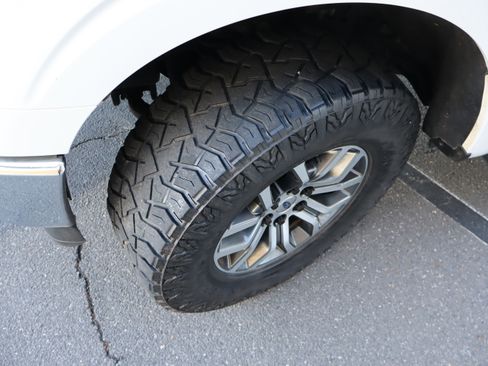 Used 2021 Ford F150 Lariat w/ Equipment Group 501A Mid image 39