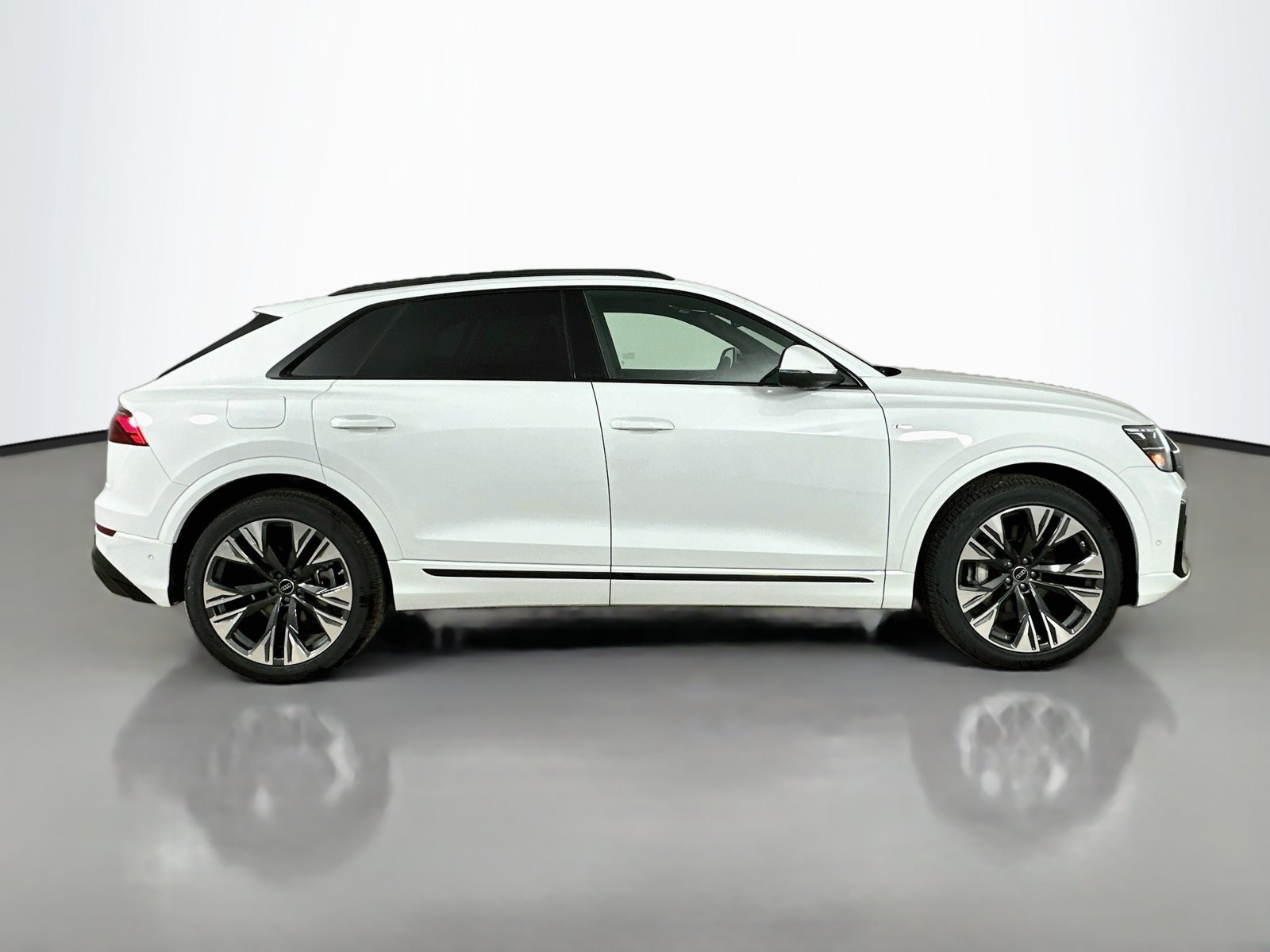 New 2027 Audi Q8 Premium Plus AWD/4WD image 4