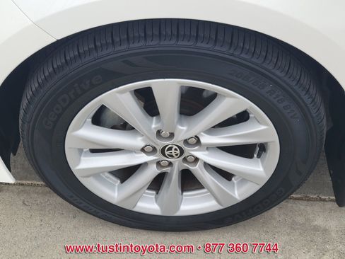 Certified 2023 Toyota Corolla SE w/ SE Premium Package FWD image 9