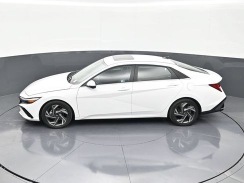 Used 2024 Hyundai Elantra Limited FWD image 14
