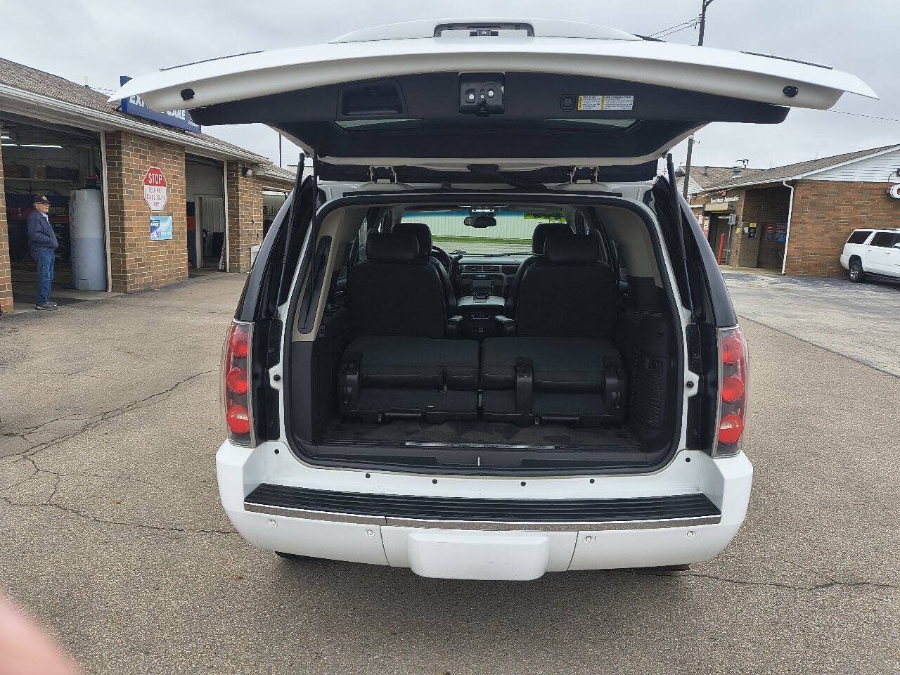 Used 2008 GMC Yukon Denali AWD/4WD image 7