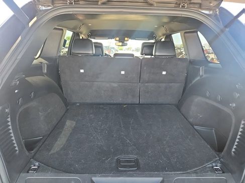 Used 2017 Jeep Grand Cherokee Altitude RWD image 10