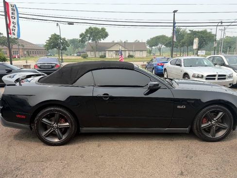 Used 2011 Ford Mustang GT Premium w/ Electronics Pkg RWD image 4
