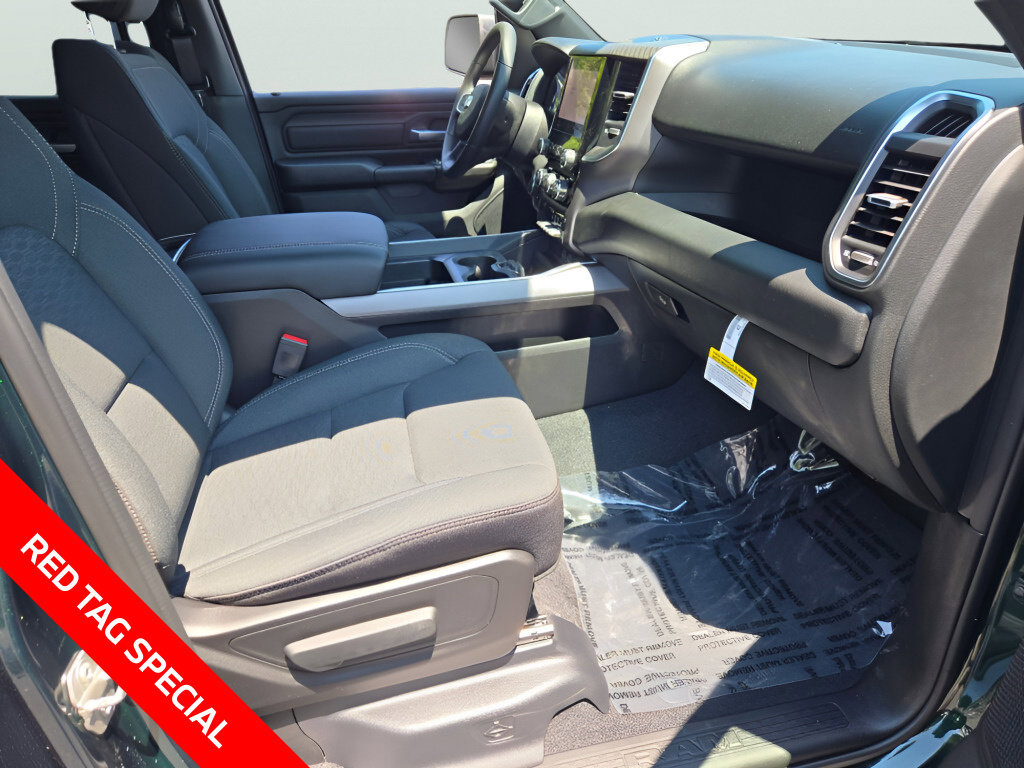 New 2026 RAM 1500 Express AWD/4WD image 13