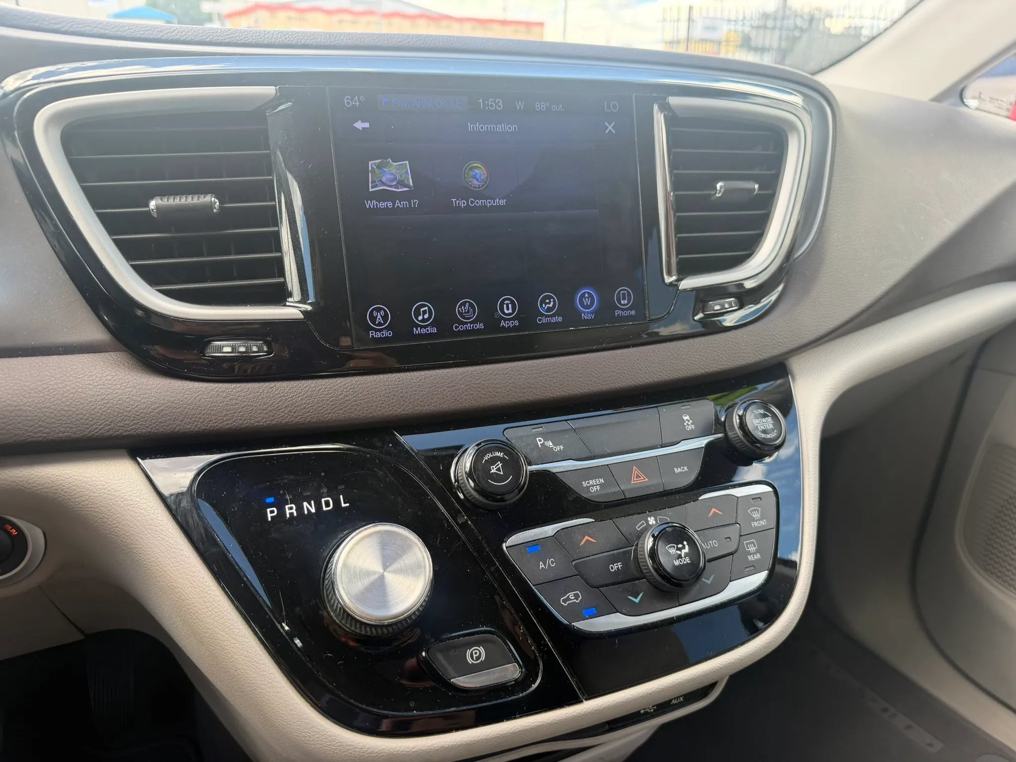 Used 2017 Chrysler Pacifica Touring-L w/ Tire & Wheel Group FWD image 21