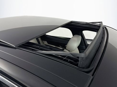 Used 2025 Jaguar F-PACE R-Dynamic S image 21